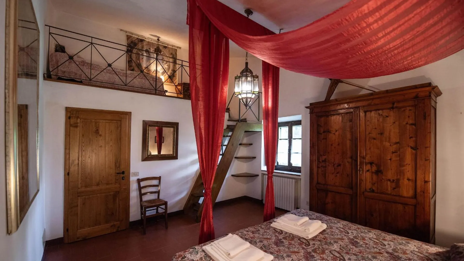 Green Hill Apartment In Tuscan Countryside Siena Italy